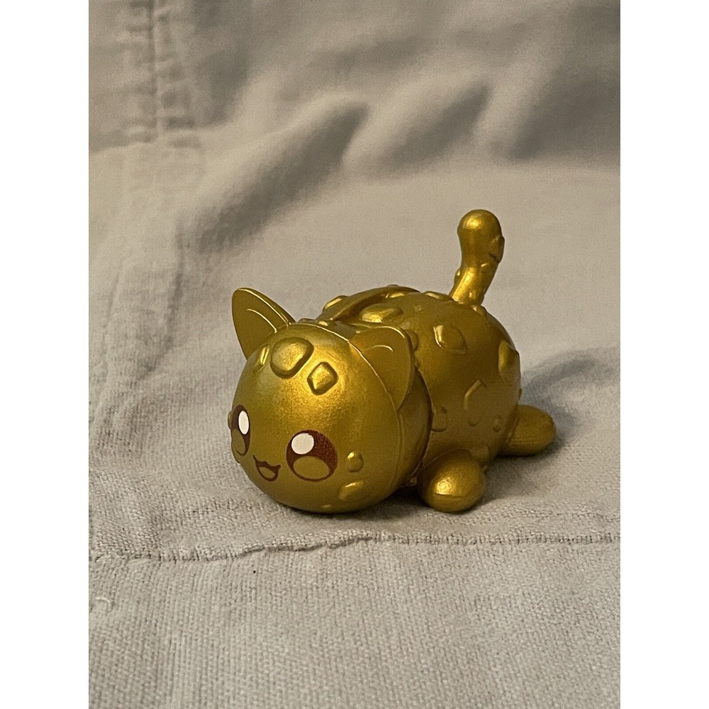 NEW Aphmau Meemoew Exclusive Gold Figure  Collection Gold Chocolate Cookie Cat